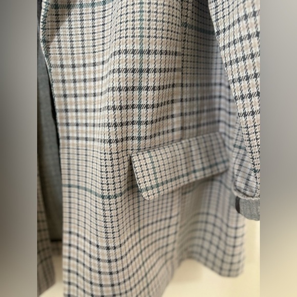Liverpool Glen Plaid Boyfriend Open Front Blazer in Soft Sand/Gray 2x - Picture 4 of 5